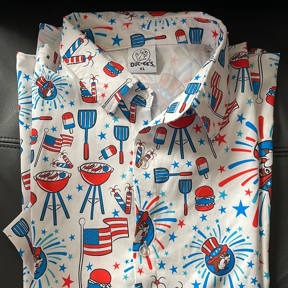 Buc-ee’s Patriotic BBQ Button Down shirt - Size Men’s XL